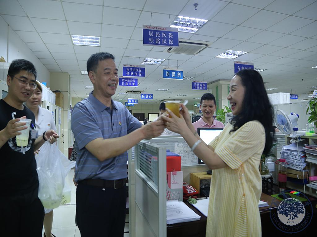 高温酷暑送清凉，关爱职工暖人心2.JPG