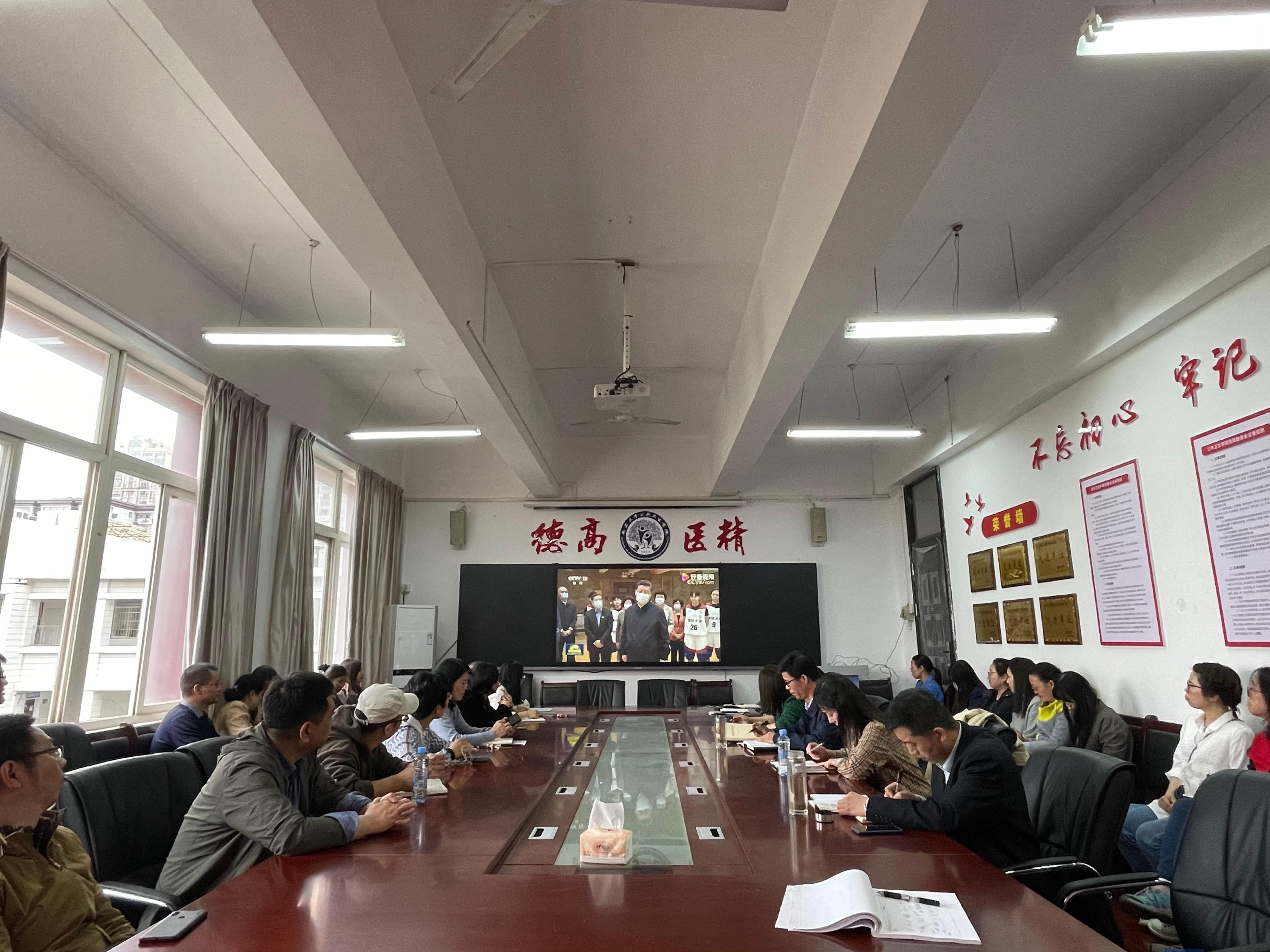 bed1128aeff345f783efa1fbf9c8df82.jpg bed1128aeff345f783efa1fbf9c8df82.jpg