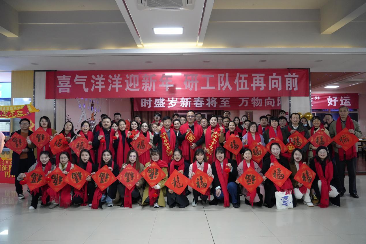 38b58bbaf2b94618858dcbc326edef3d.png