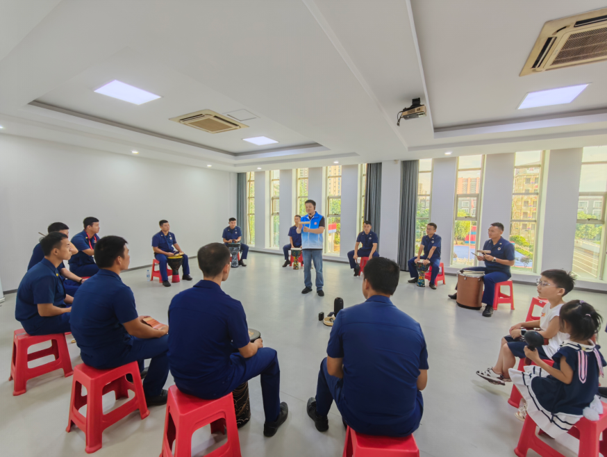 南昌青云谱区“‘音’为有你 ‘乐’润心灵”主题活动走进消防警营